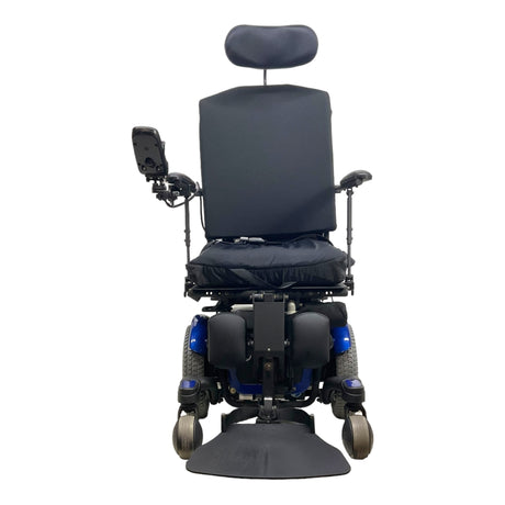 Front view of Quantum 600 power chair