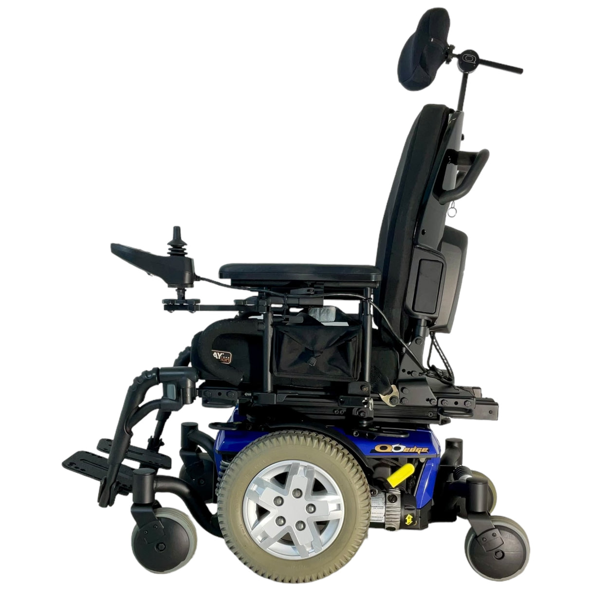 Left profile view of Pride Quantum Q6 Edge power chair