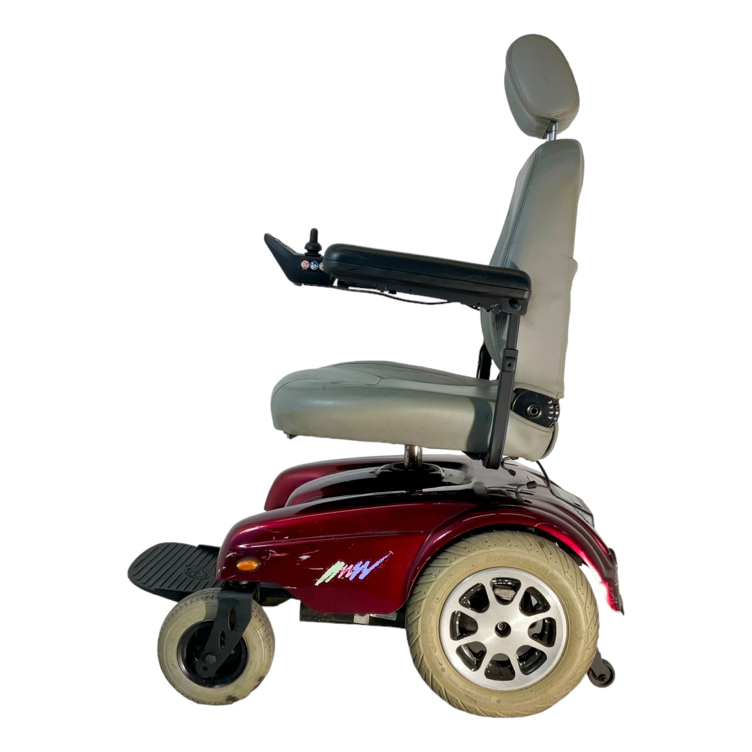Left profile view of Merits Gemini P301 Power Chair