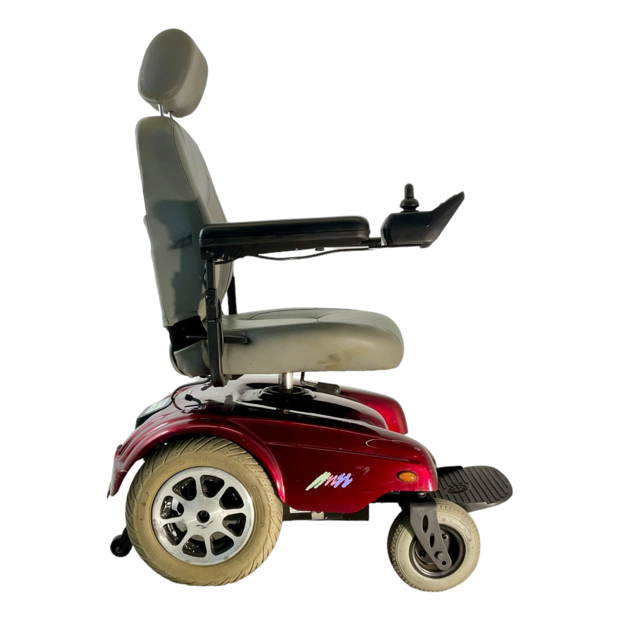 Right profile view of Merits Gemini P301 Power Chair