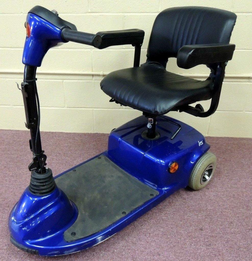 Invacare Lynx L-3X 3-Wheel Mobility Scooter (Blue) - Mobility Equipment for Less