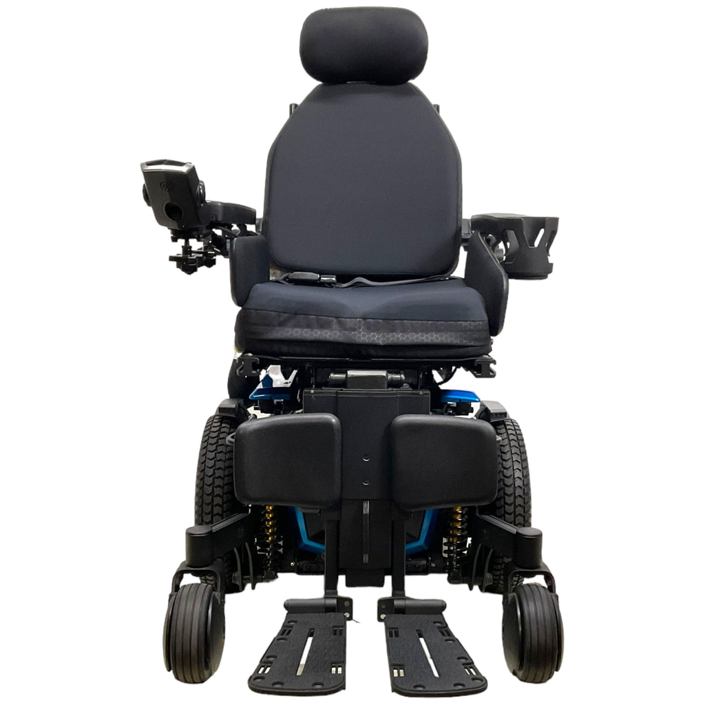 Front view of Quantum Q6 Edge 3 power chair