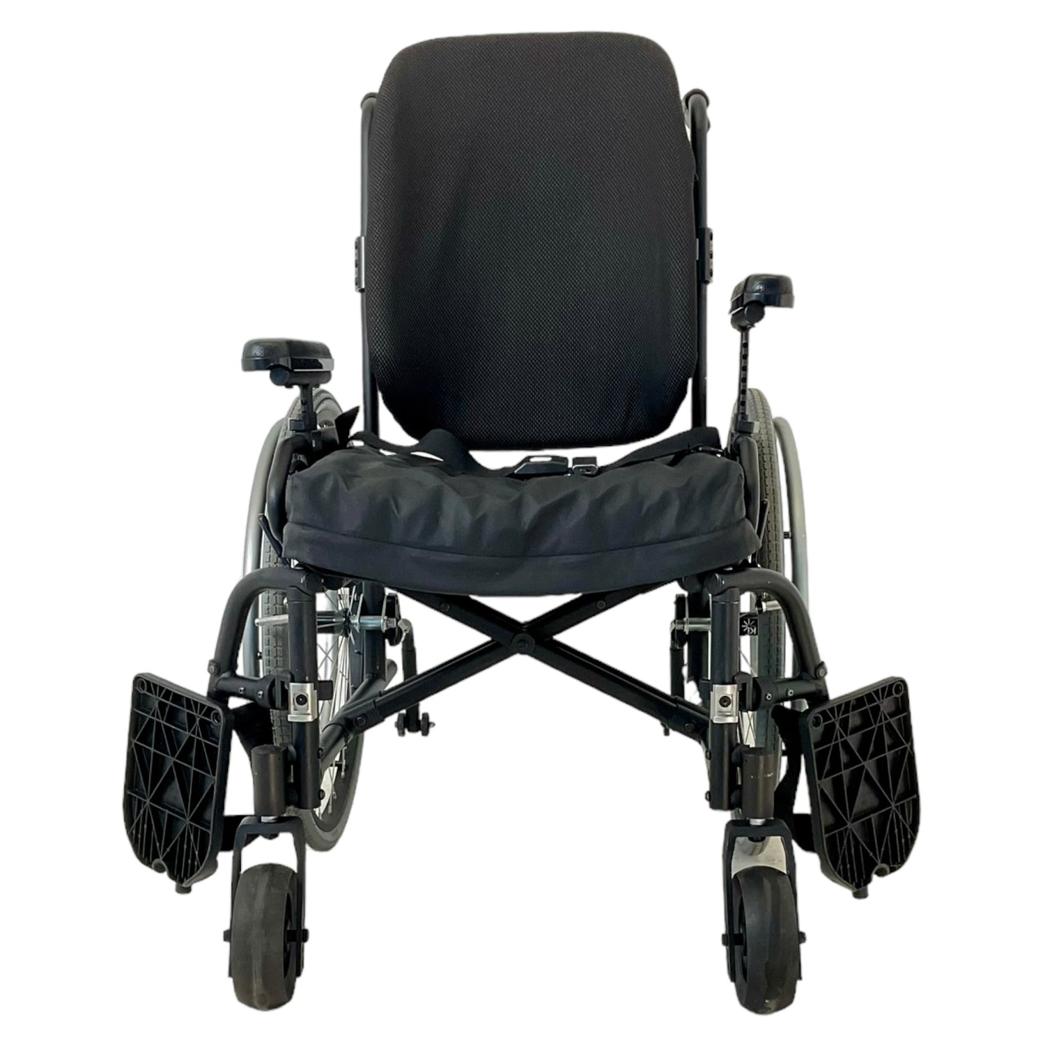 Ki Mobility Catalyst 4 wheelchair - swing-away leg rests
