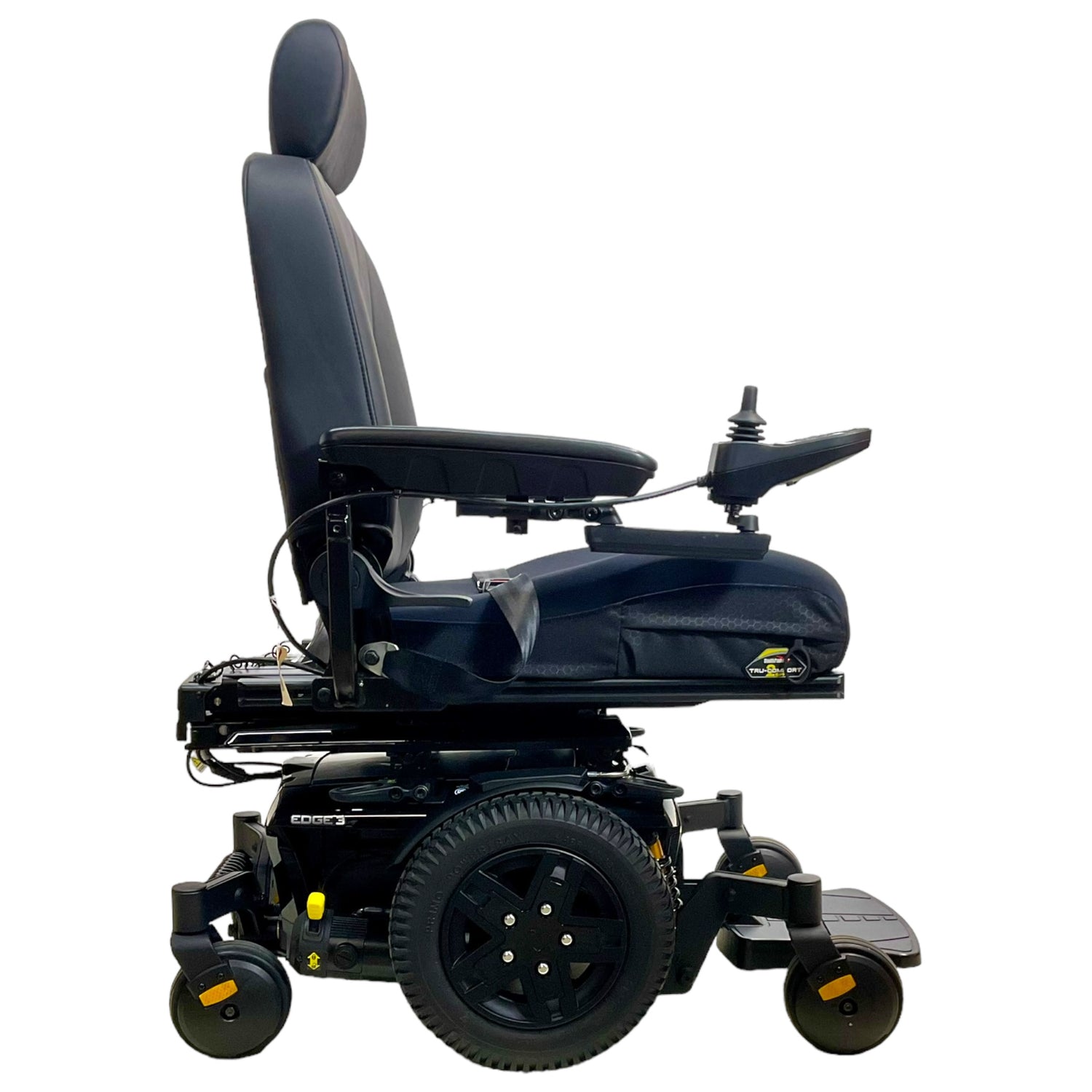 Right profile view of Pride Quantum Q6 Edge 3 power chair