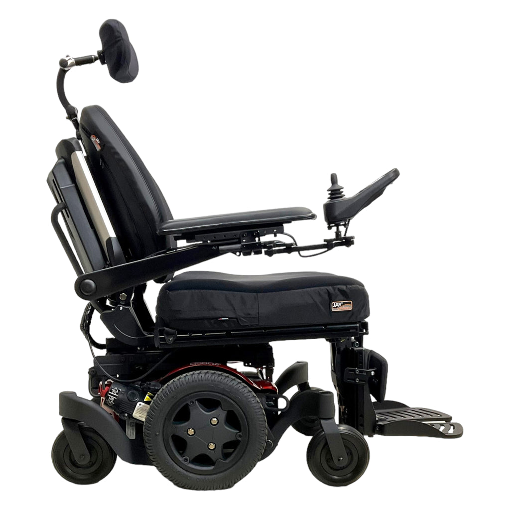 Right profile view of Quickie Q500 M power chair