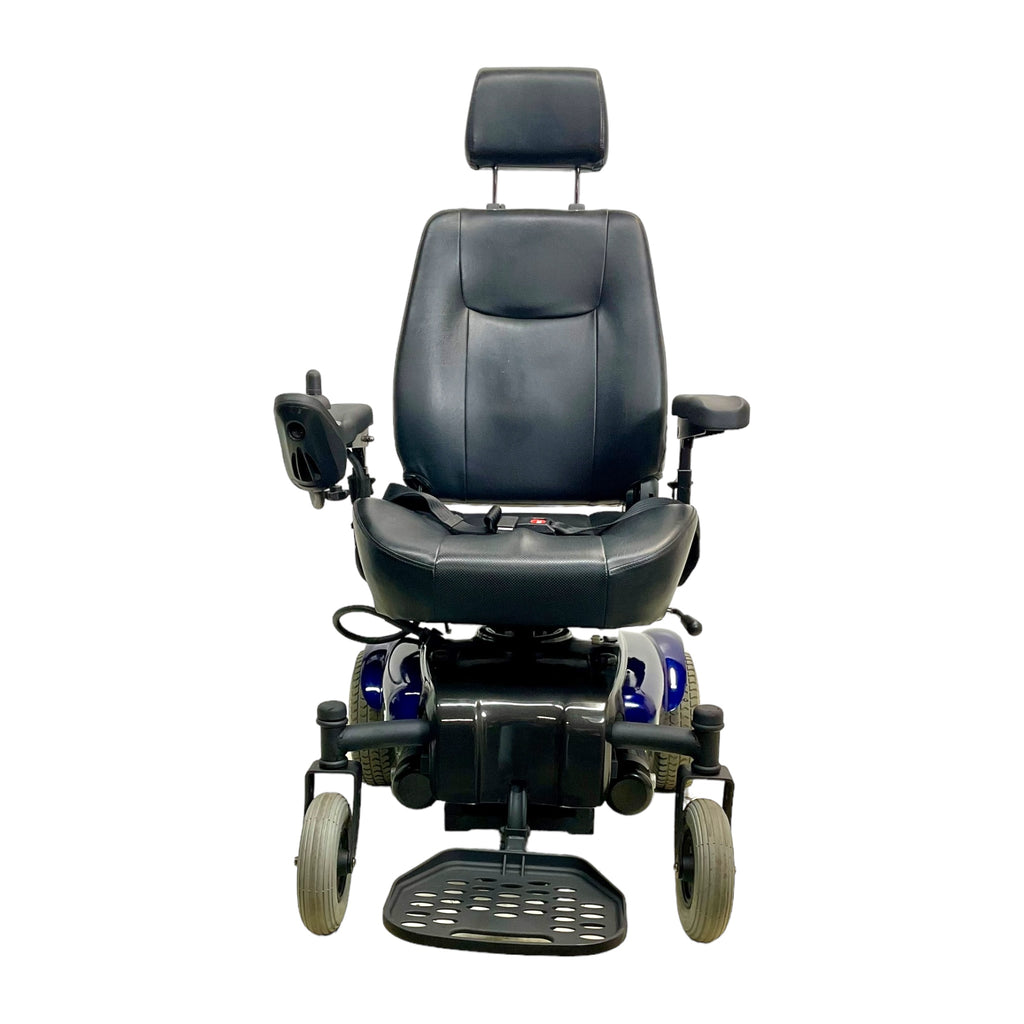 Front view of ActiveCare Medalist power chair