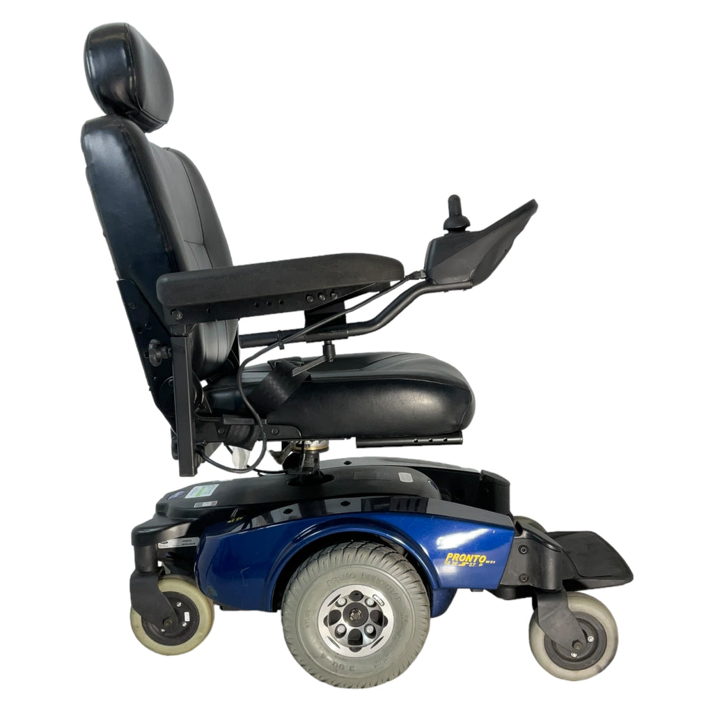 Right profile view of Invacare Pronto M51 Power Chair