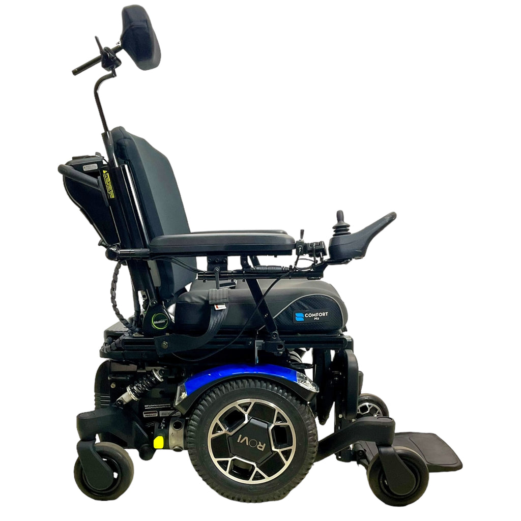 Right profile view of Rovi X3 power chair
