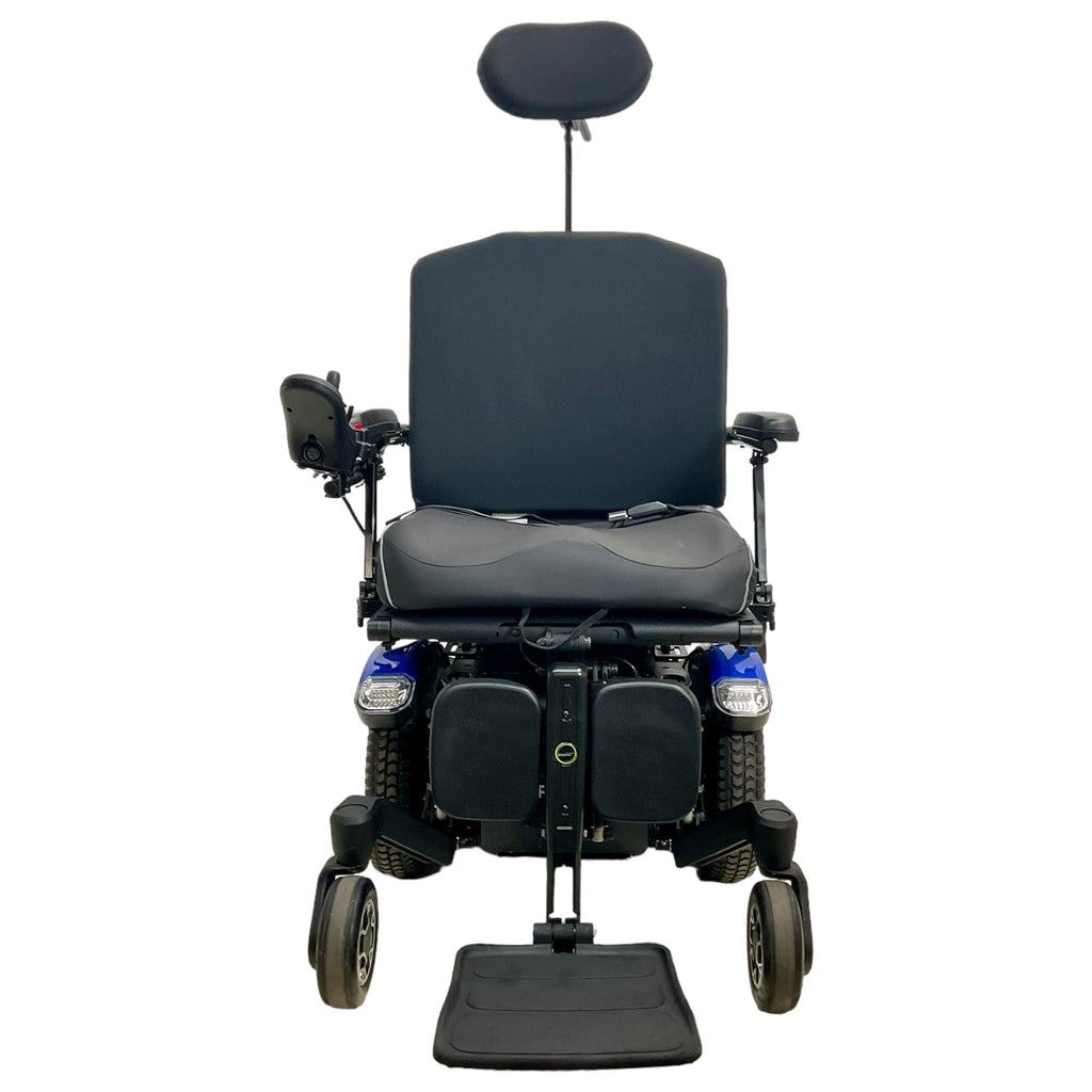Front view of Rovi X3 power chair
