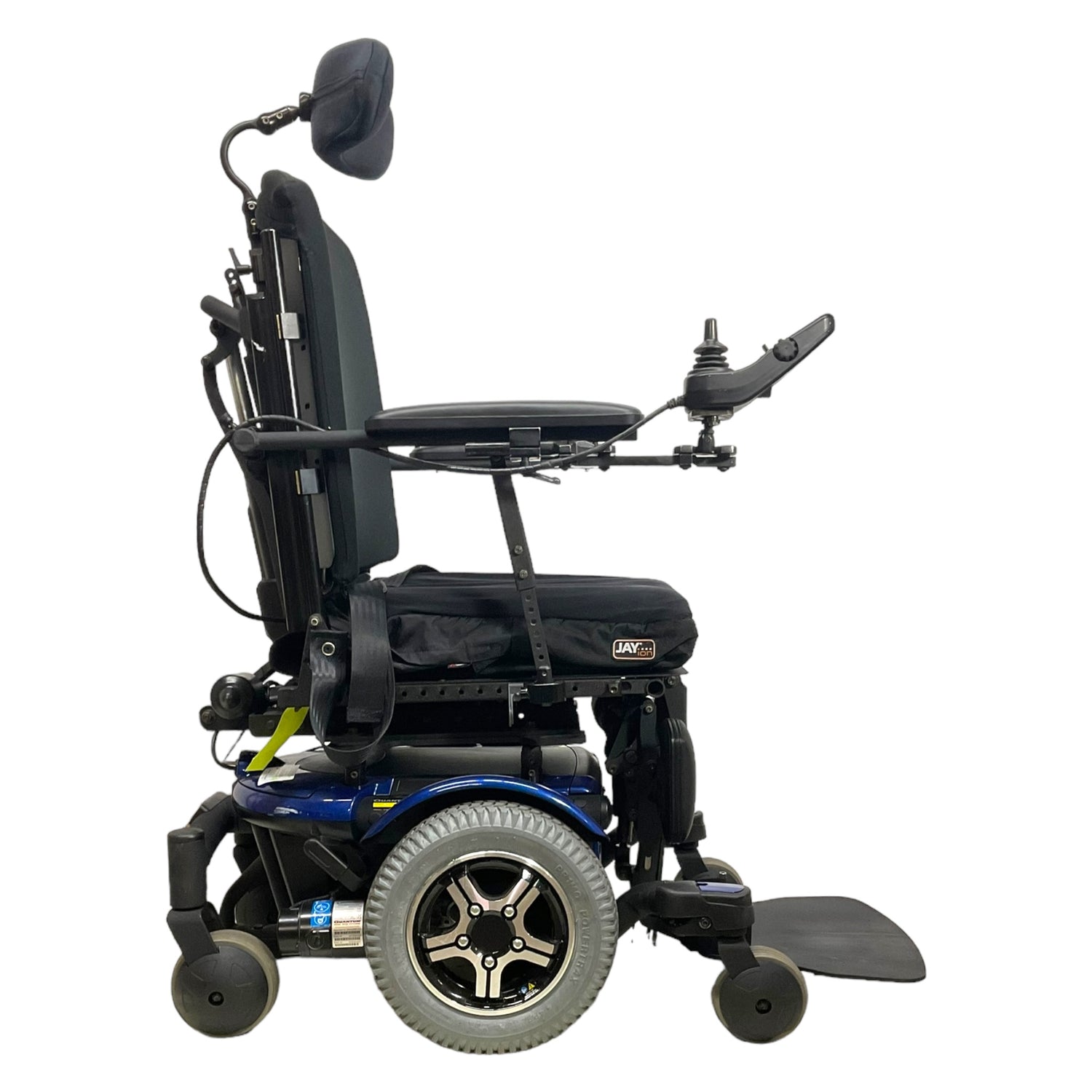 Right profile view of Quantum 600 power chair