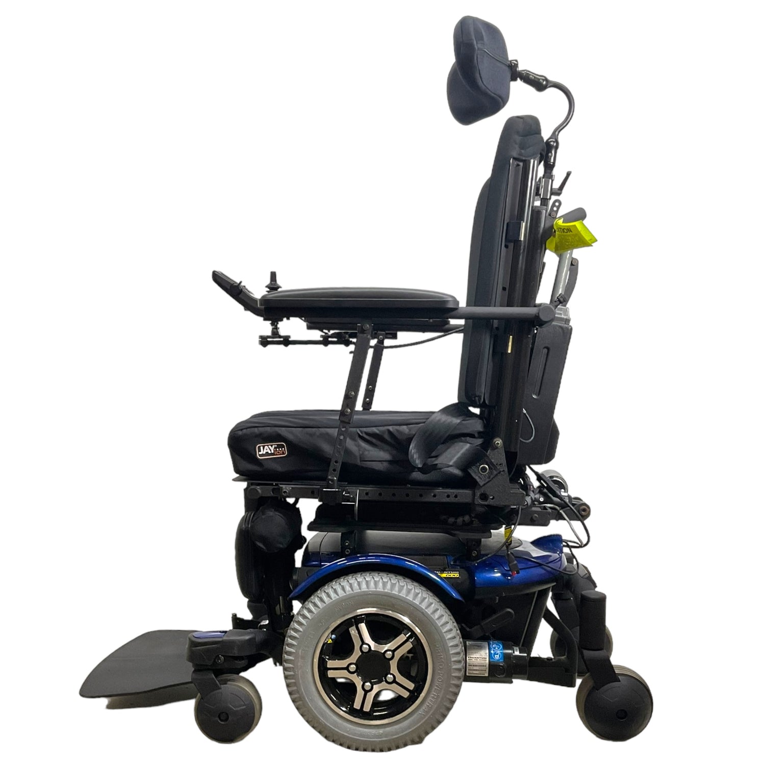 Left profile view of Quantum 600 power chair