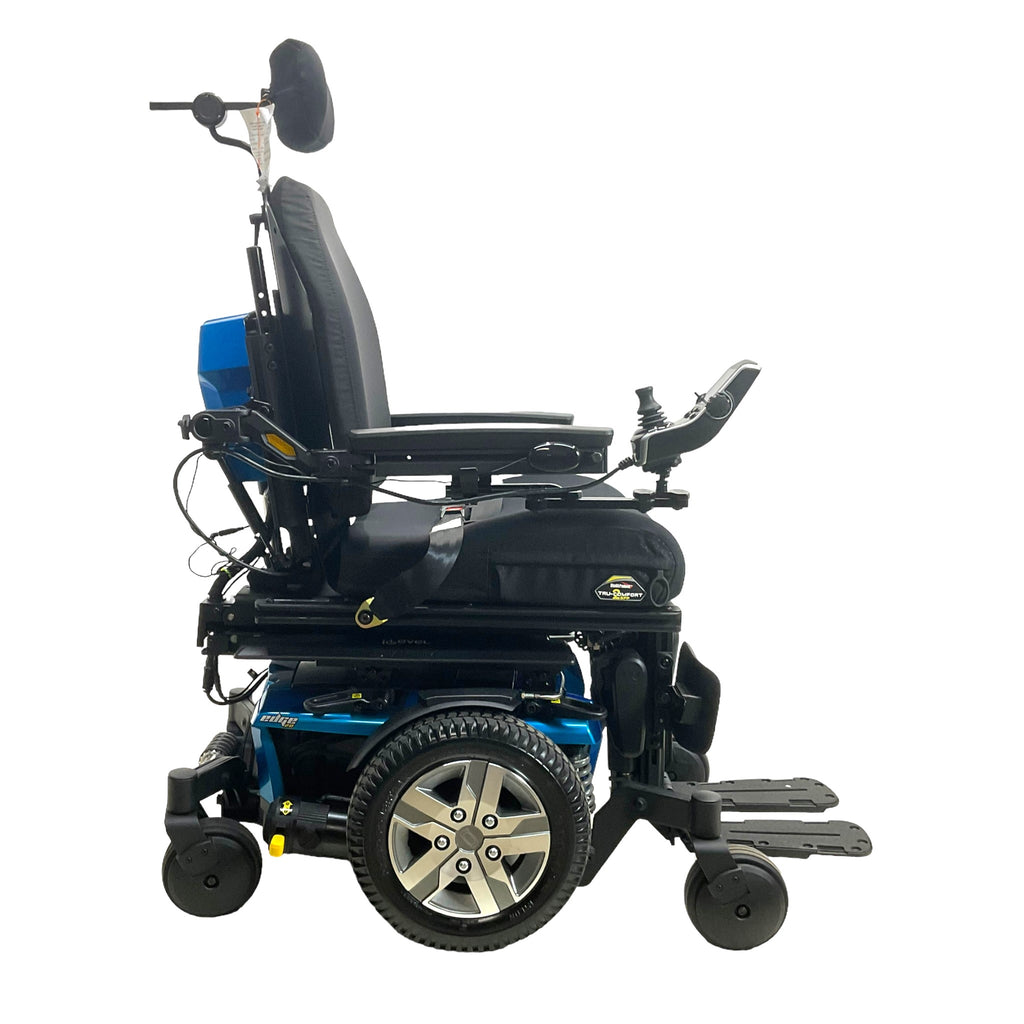 Right side view of Pride Mobility Quantum Q6 Edge 2.0 power chair