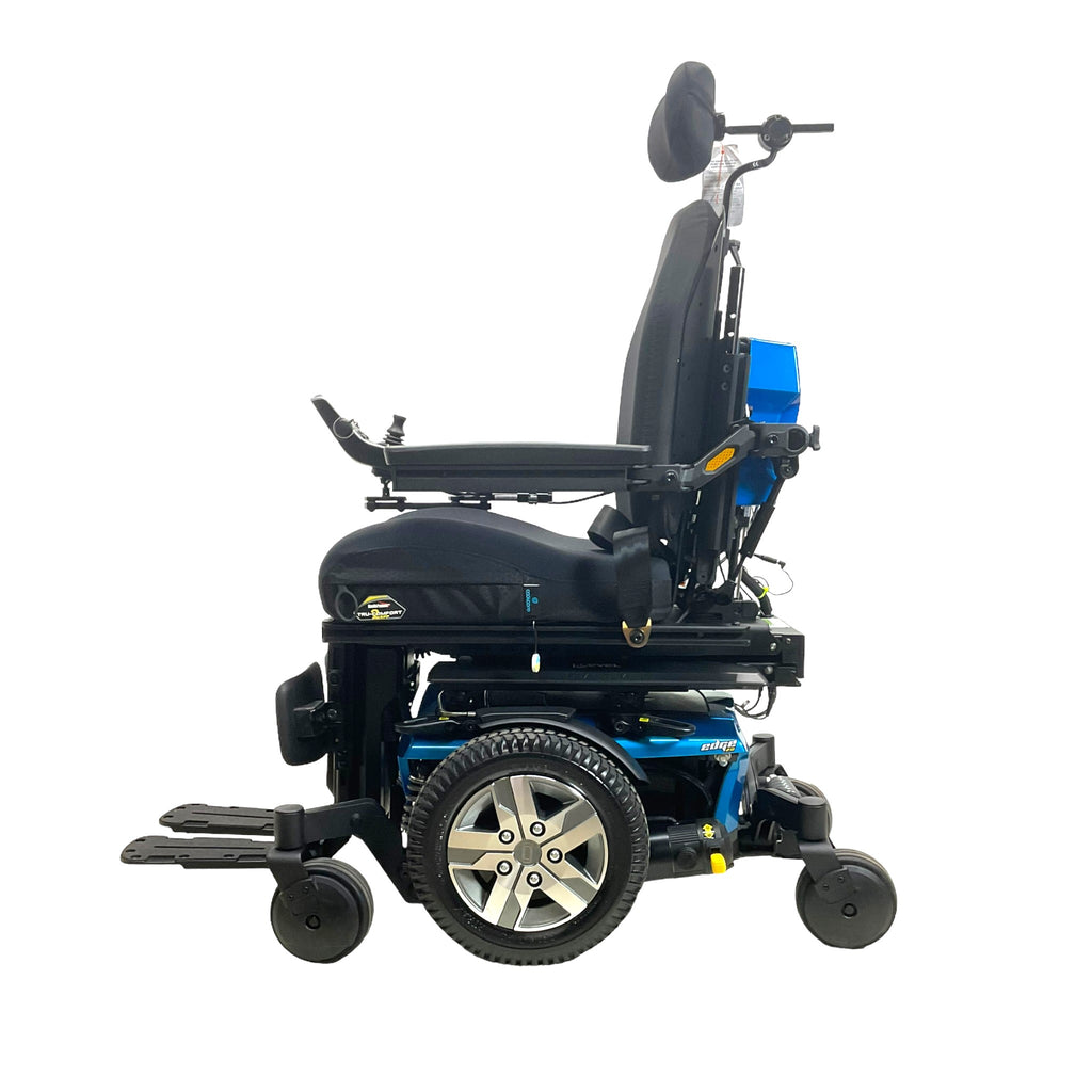 Left side view of Pride Mobility Quantum Q6 Edge 2.0 power chair