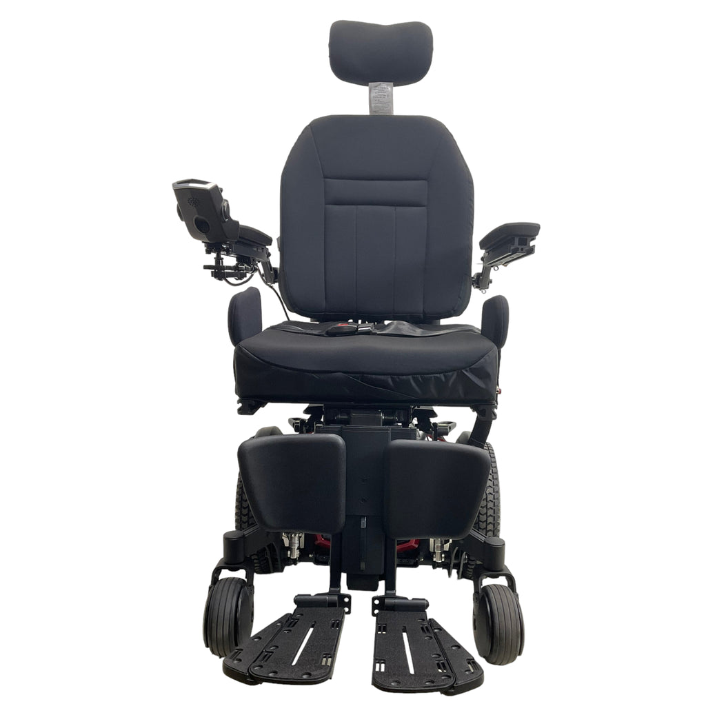 Front view of Pride Mobility Quantum Q6 Edge 2.0 power chair