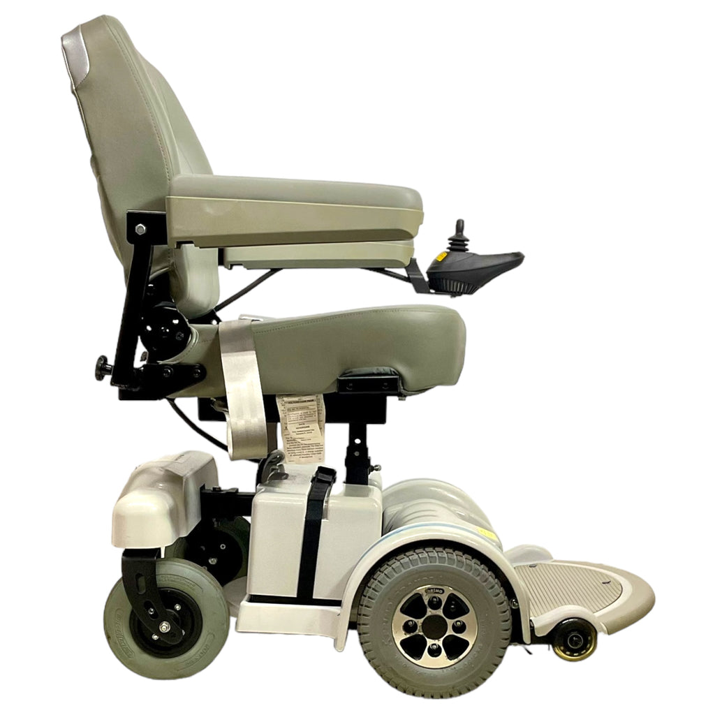 Right profile view of Hoveround MPV5 power chair