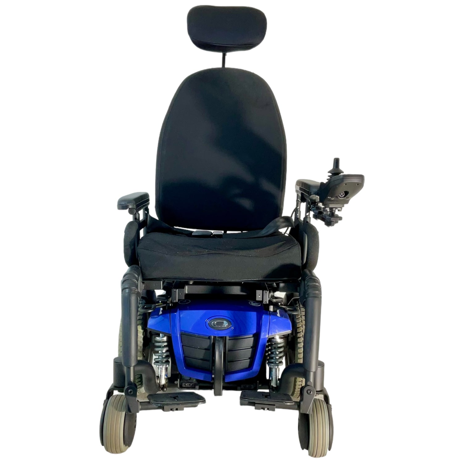 Front view of Pride Quantum Q6 Edge power chair