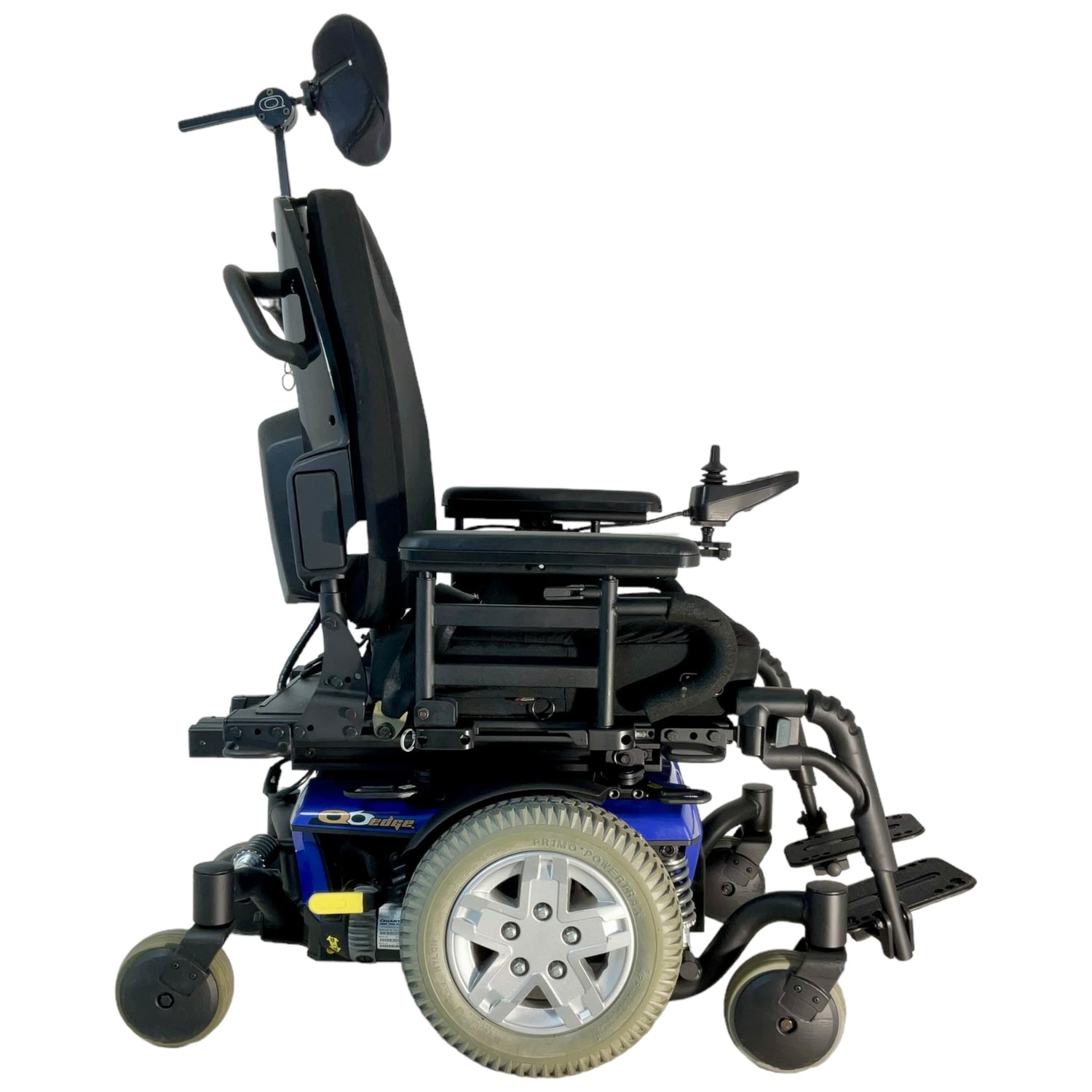 Right profile view of Pride Quantum Q6 Edge power chair