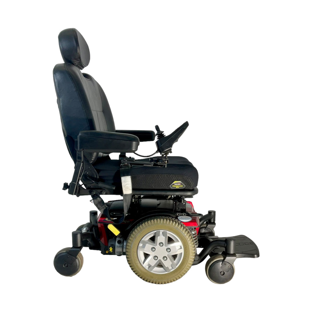 Right profile view of Pride Quantum Q6 Edge power chair