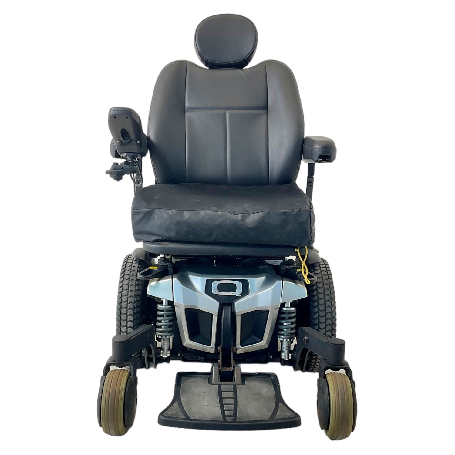 Front view of Pride Quantum Q6 Edge 2.0 power chair