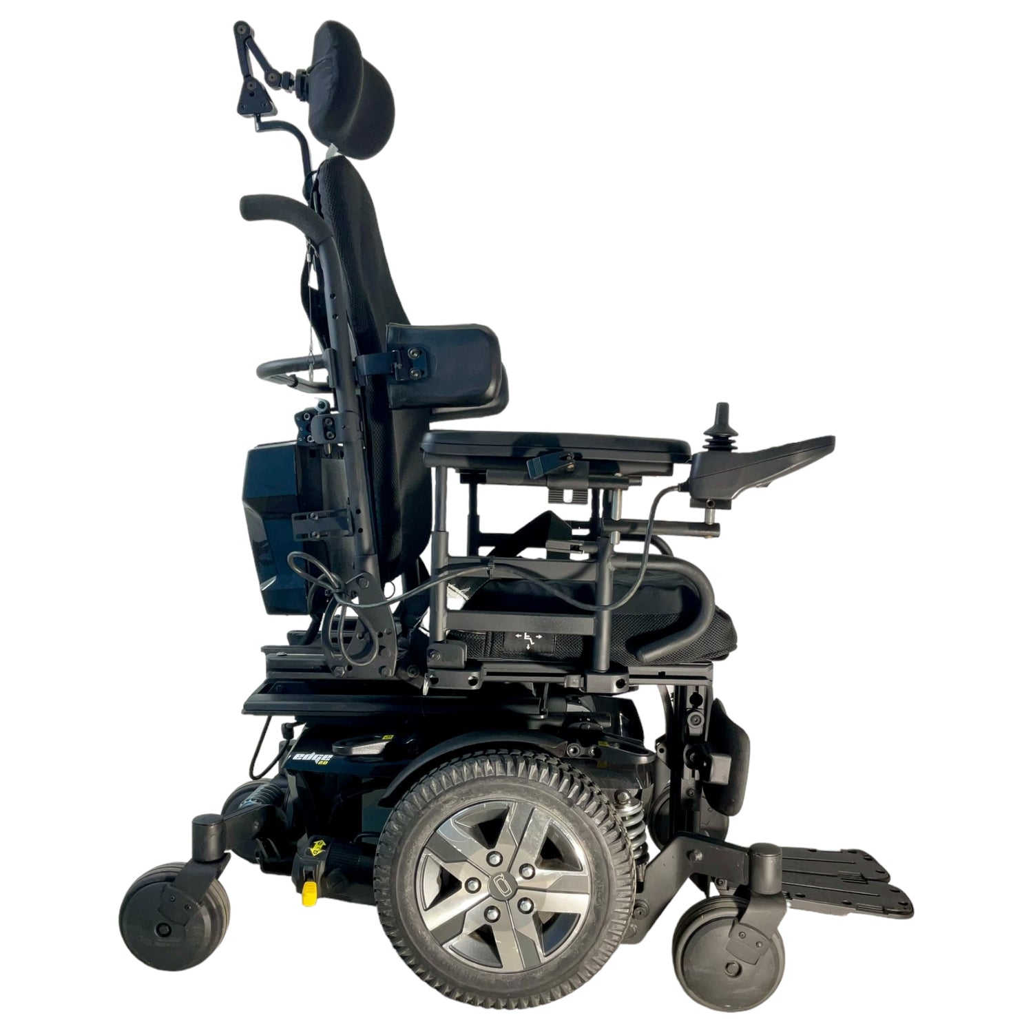 Right profile view of Pride Quantum Q6 Edge 2.0 power chair
