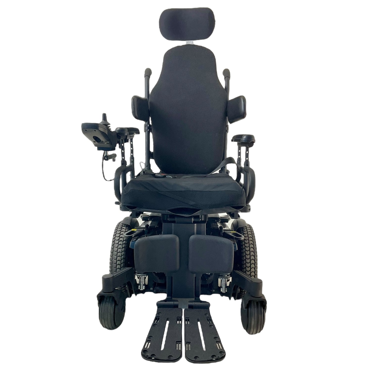 Front view of Pride Quantum Q6 Edge 2.0 power chair