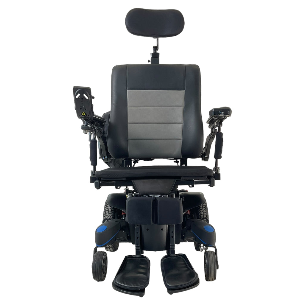 Front view of Quickie Q700 M power chair