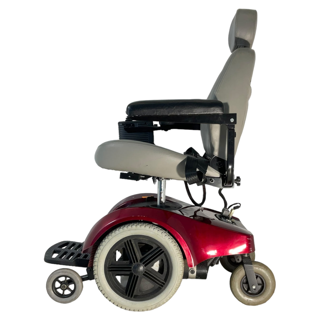 Left profile view of Pride Mobility Jet 1 power chair