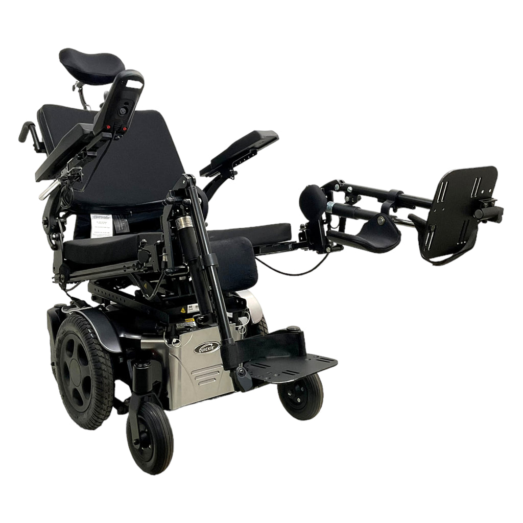 Overview of Quickie Pulse 6 power chair with one leg rest raised
