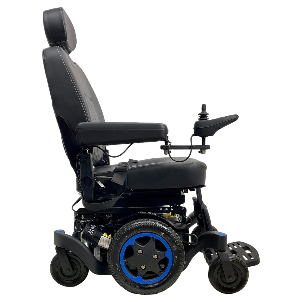 Right profile view of Quickie Q400M power chair