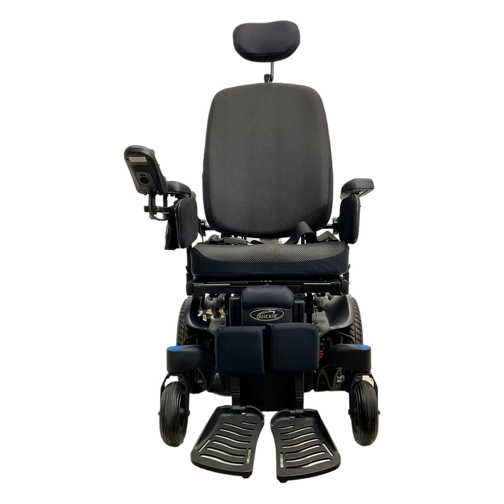 Front view of Quickie Q500M power chair