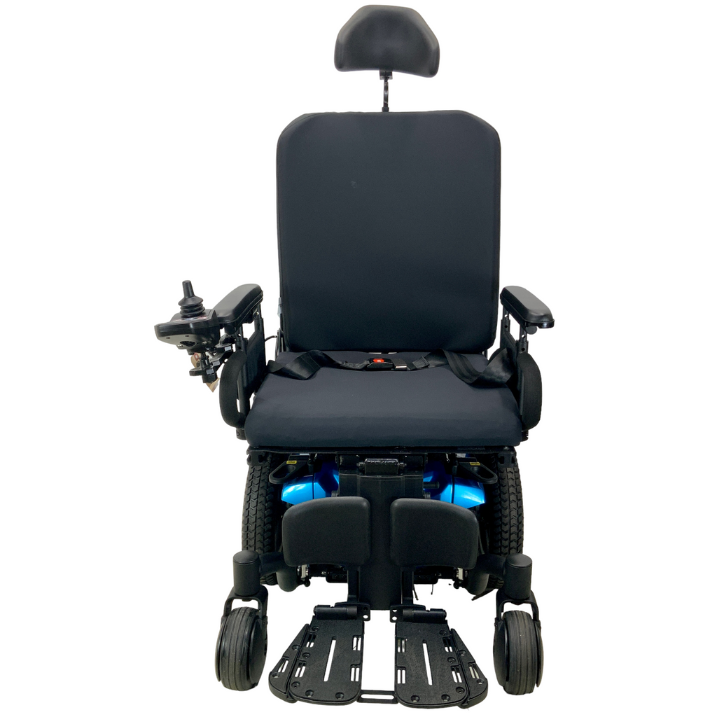 Front view of Pride Mobility Quantum J4 power chair