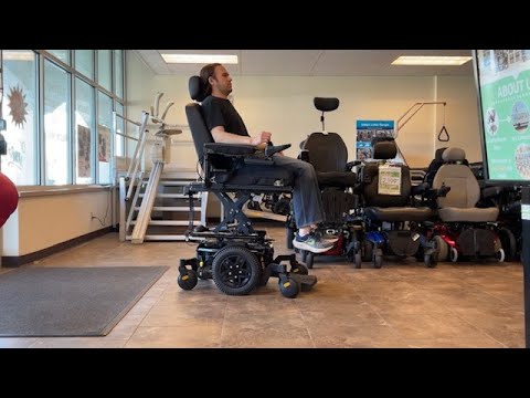 Mint-Condition 2022 Pride Mobility Quantum Q6 Edge 3 Power Chair | 22 x 22 inch Seat | iLevel Seat Elevate